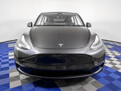 Used 2024 Tesla Model Y Long Range AWD/4WD image 3