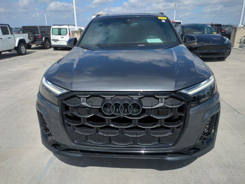 Used 2025 Audi SQ7 Premium Plus w/ Executive Package image 3