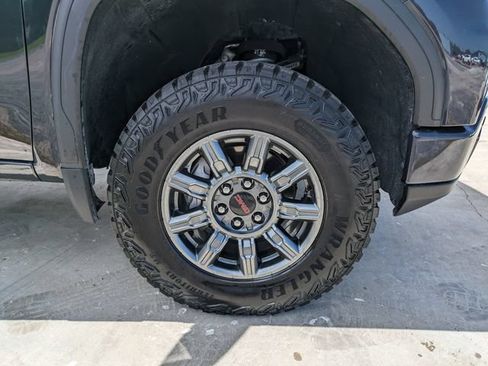 Used 2024 GMC Sierra 1500 AT4 w/ Technology Package AWD/4WD image 11