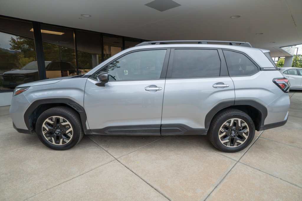 Used 2025 Subaru Forester Premium AWD/4WD image 4