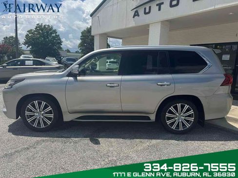 Used 2016 Lexus LX 570 4WD w/ Luxury Package image 9