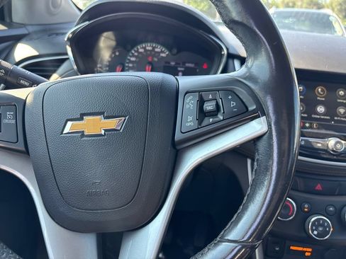 Used 2019 Chevrolet Trax LT w/ LT Convenience Package FWD image 29