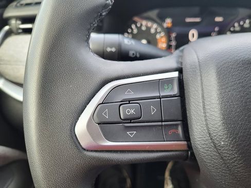 Used 2024 Jeep Compass Latitude image 18