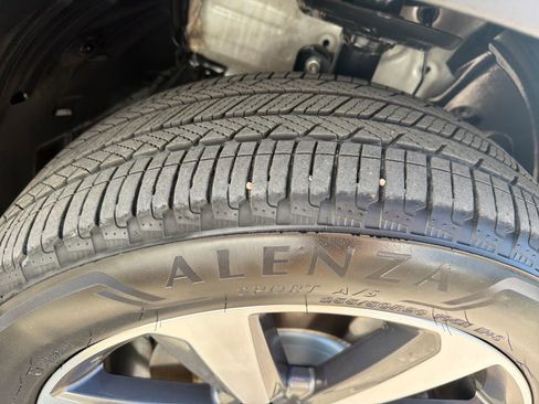 Used 2023 Honda Pilot Elite image 12