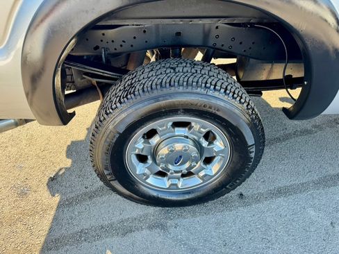 Used 2016 Ford F250 XLT w/ XLT Premium Package image 12