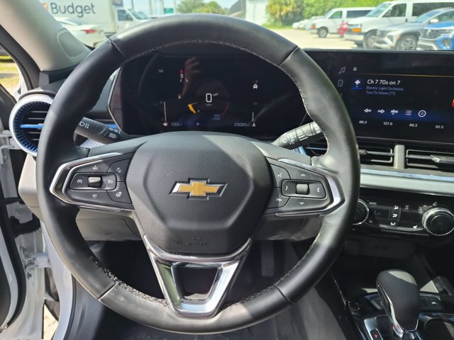 Used 2025 Chevrolet Trax LT w/ LT Convenience Package FWD image 22