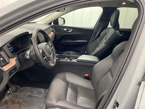Used 2024 Volvo XC60 B5 Plus image 17
