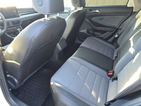 Used 2025 Volkswagen Jetta SE FWD image 3