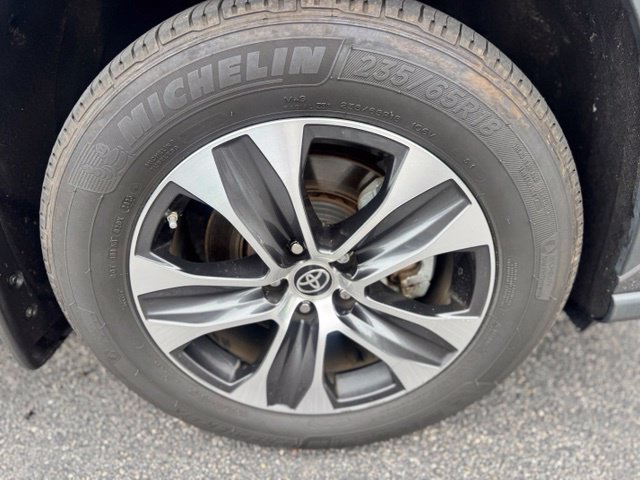 Used 2023 Toyota Highlander XLE w/ Protection Package #3 (TMS) AWD/4WD image 12