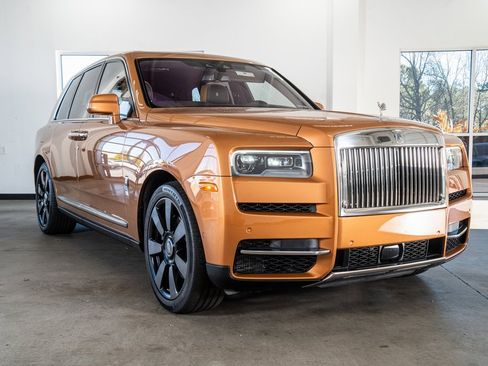 Used 2023 Rolls-Royce Cullinan w/ Cullinan Package image 4