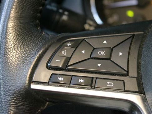 Used 2017 Nissan Rogue SV AWD/4WD image 17