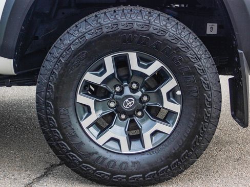 Used 2023 Toyota Tacoma TRD Off-Road image 11