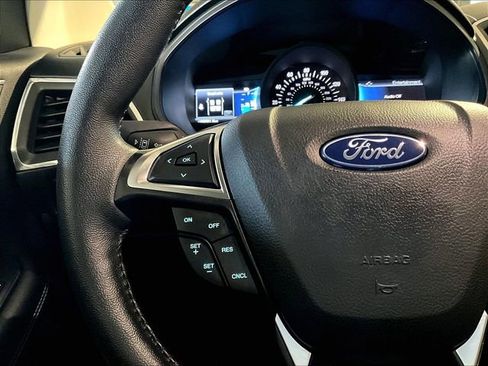 Used 2024 Ford Edge Titanium image 23