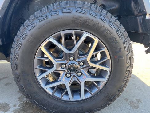 Used 2024 Jeep Wrangler Sahara image 22