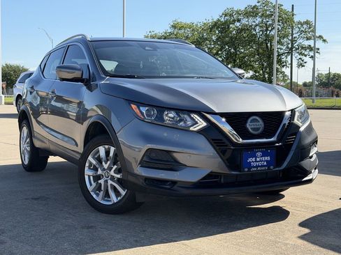 Used 2020 Nissan Rogue Sport SV w/ Technology Package FWD image 2