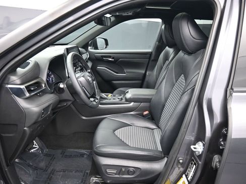 Certified 2021 Toyota Highlander XSE image 19