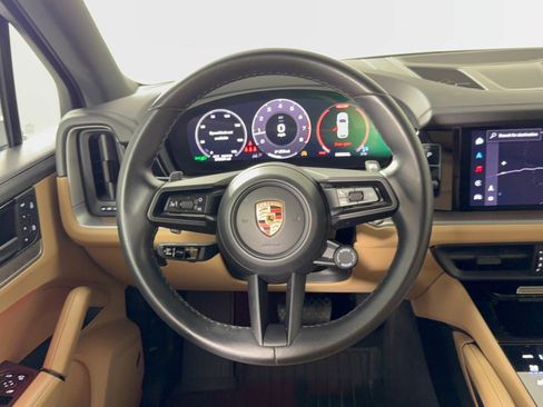 Certified 2024 Porsche Cayenne AWD/4WD image 10