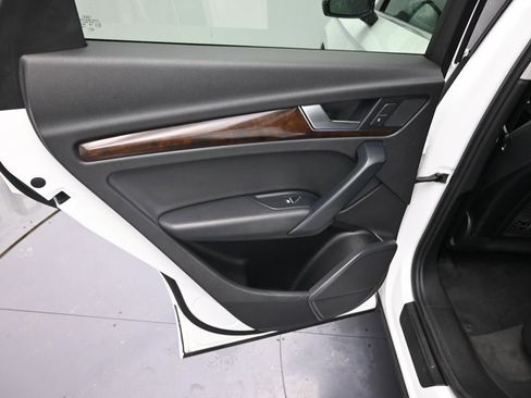 Used 2019 Audi Q5 2.0T Premium image 23