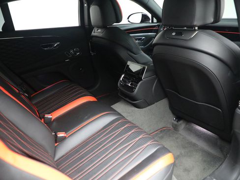 Certified 2022 Bentley Flying Spur V8 image 30