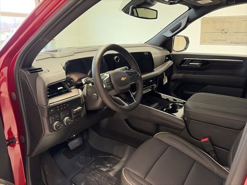 New 2026 Chevrolet Suburban Premier image 8