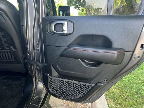 Used 2018 Jeep Wrangler Unlimited Rubicon image 31
