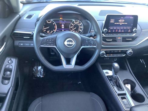 Used 2025 Nissan Altima 2.5 SV AWD/4WD image 10