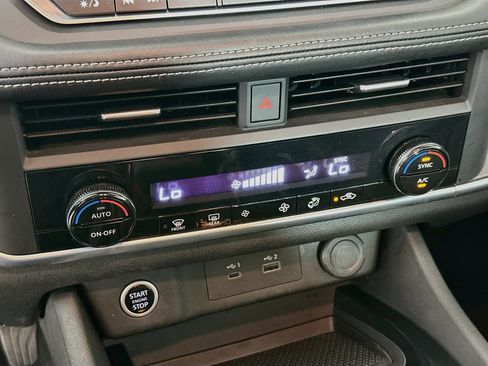 Used 2023 Nissan Rogue SV FWD image 23