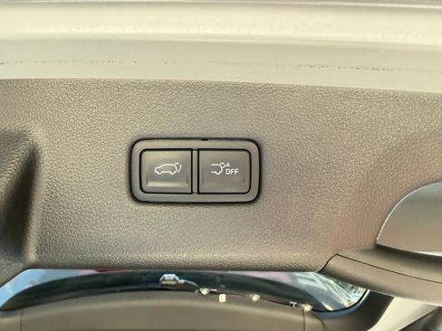 Used 2023 Kia Carnival SX Prestige FWD image 38