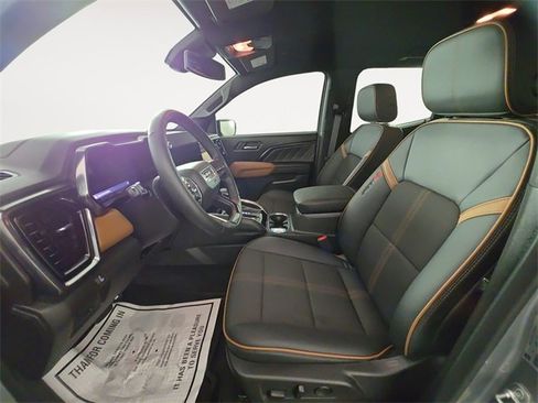 Used 2025 GMC Canyon AT4 w/ Nightfall Edition image 9