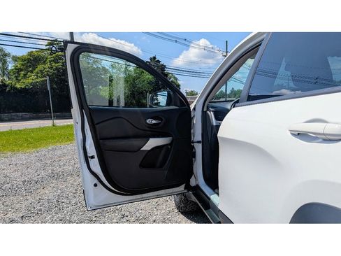 Used 2018 Jeep Cherokee Trailhawk w/ Comfort/Convenience Group image 9