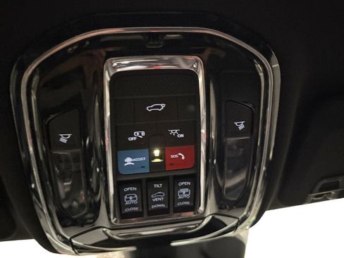 Used 2024 Jeep Grand Cherokee Overland image 22