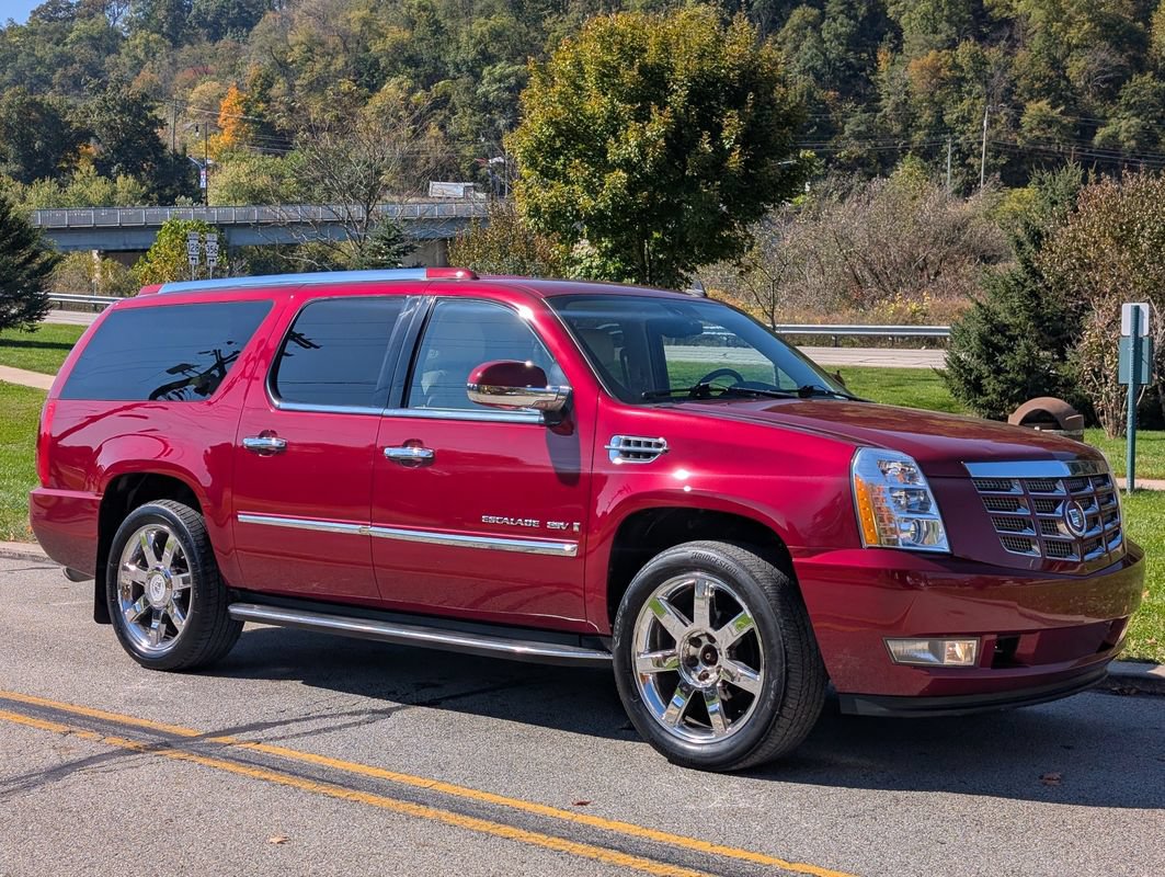 Used 2008 Cadillac Escalade ESV AWD image 1