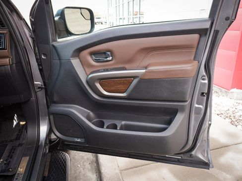 Used 2022 Nissan Titan Platinum Reserve image 25