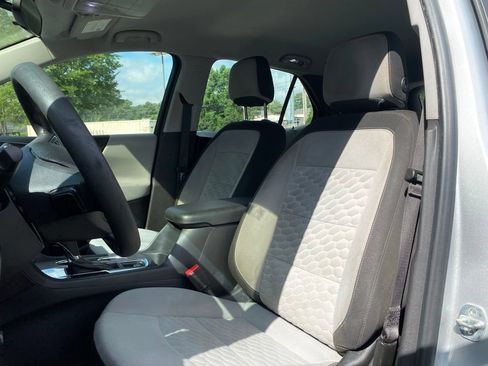 Used 2021 Chevrolet Equinox LS FWD image 23