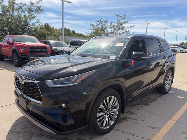 Used 2024 Toyota Highlander Limited AWD/4WD image 3
