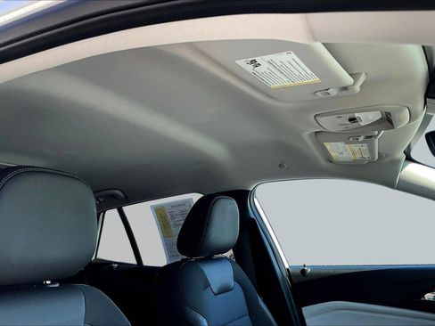 Used 2025 Chevrolet Trax LT w/ LT Convenience Package image 19