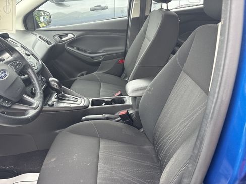 Used 2018 Ford Focus SE w/ Cold Weather Package FWD image 4