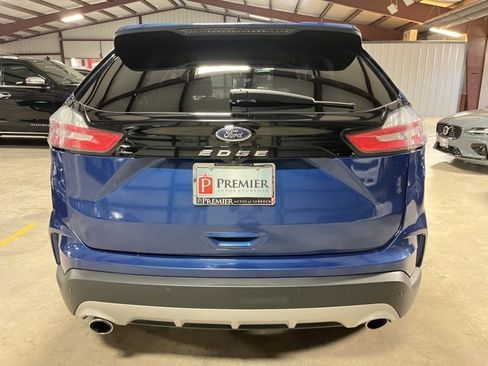 Used 2022 Ford Edge Titanium image 3