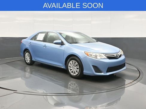 Used 2012 Toyota Camry LE image 1