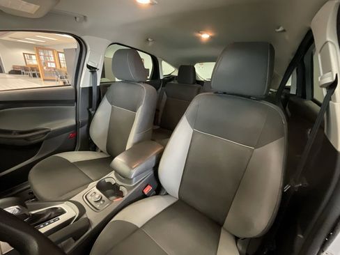 Used 2014 Ford Focus SE w/ SE Winter Package image 9