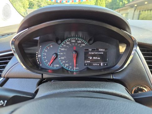 Used 2020 Chevrolet Trax LT w/ Sun & Sound Package AWD/4WD image 12