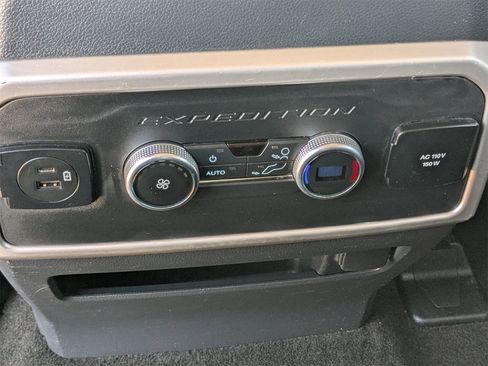 Used 2022 Ford Expedition Max XLT image 17
