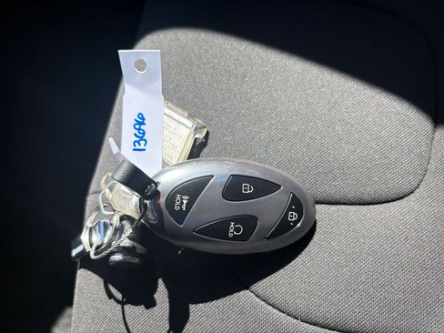 Used 2025 Hyundai Elantra SEL image 22