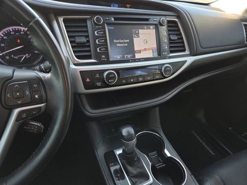 Used 2018 Toyota Highlander Limited image 38