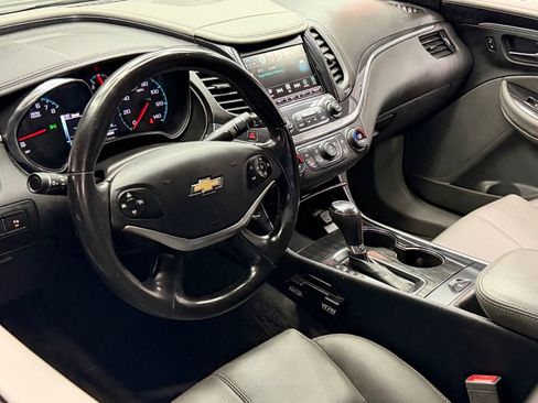Used 2017 Chevrolet Impala LT w/ Convenience Package image 19
