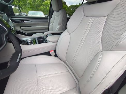 New 2026 Jeep Grand Wagoneer Limited AWD/4WD image 27