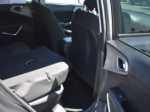 Used 2024 Kia Soul LX w/ Option Group 015 FWD image 15