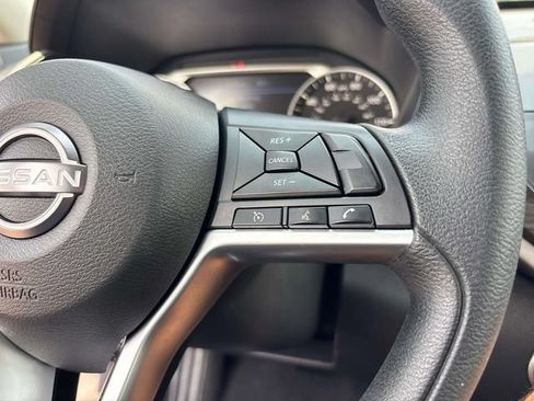 Used 2024 Nissan Altima 2.5 SV FWD image 25