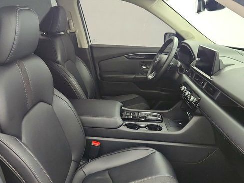 Used 2025 Honda Pilot Touring image 25