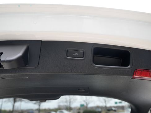 Used 2018 Porsche Macan image 45